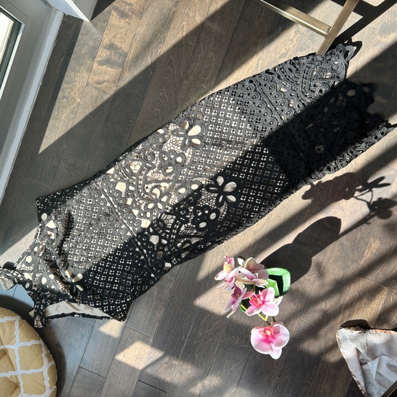 Date Night Bodycon Lace Dress - Picture 3 of 10